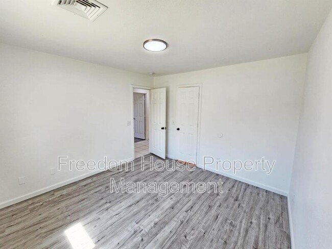 Building Photo - 1821 Pershing Ave