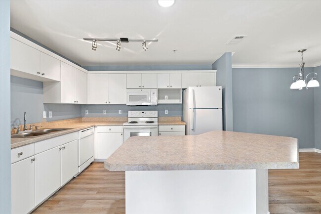 Building Photo - 3591 Kernan Blvd S