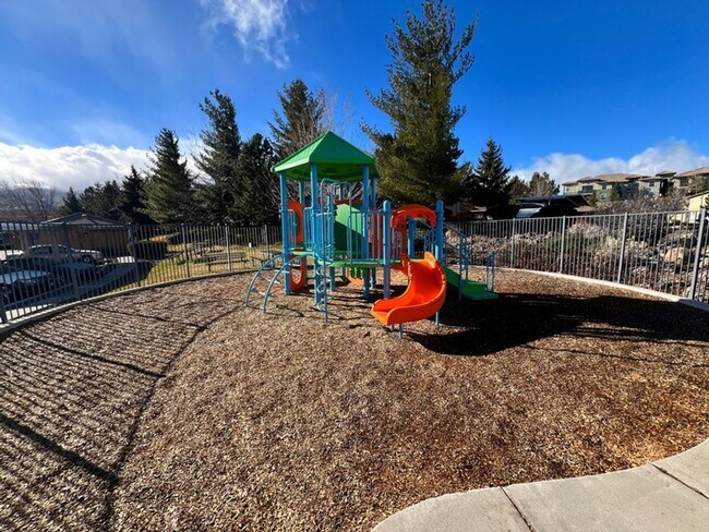 Building Photo - Silver Creek Condo- Three Bedroom Two Bath