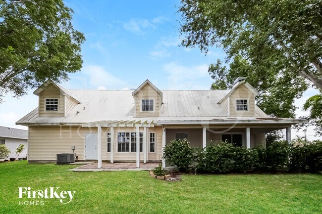 Building Photo - 9264 Cypress Dr N