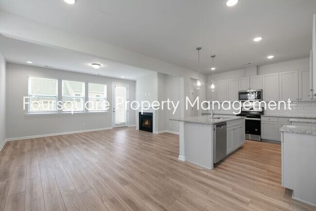 Building Photo - Bright 3-Bed 2.5-Bath End-Unit Townhome with Washer/ Dryer, Granite Kitchen & 2-Car Garage.Conven...