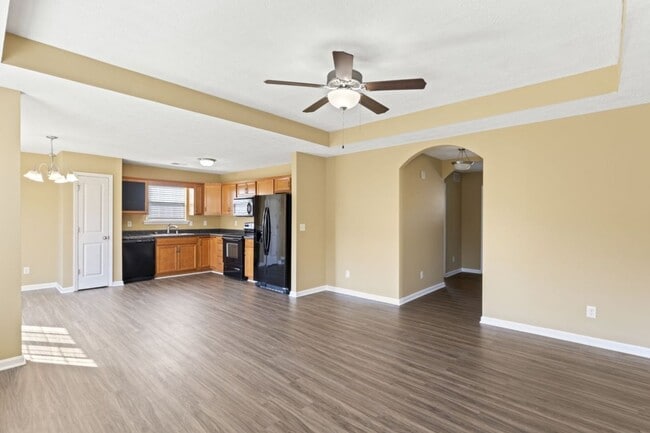 Building Photo - 3 bedroom 2 bath house for rent in abeautiful neighborhood.