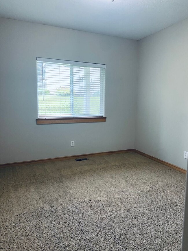 Building Photo - 512