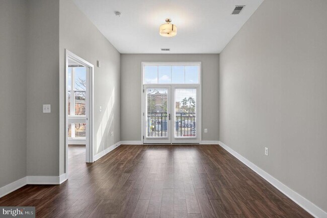 Building Photo - 989 S Buchanan St