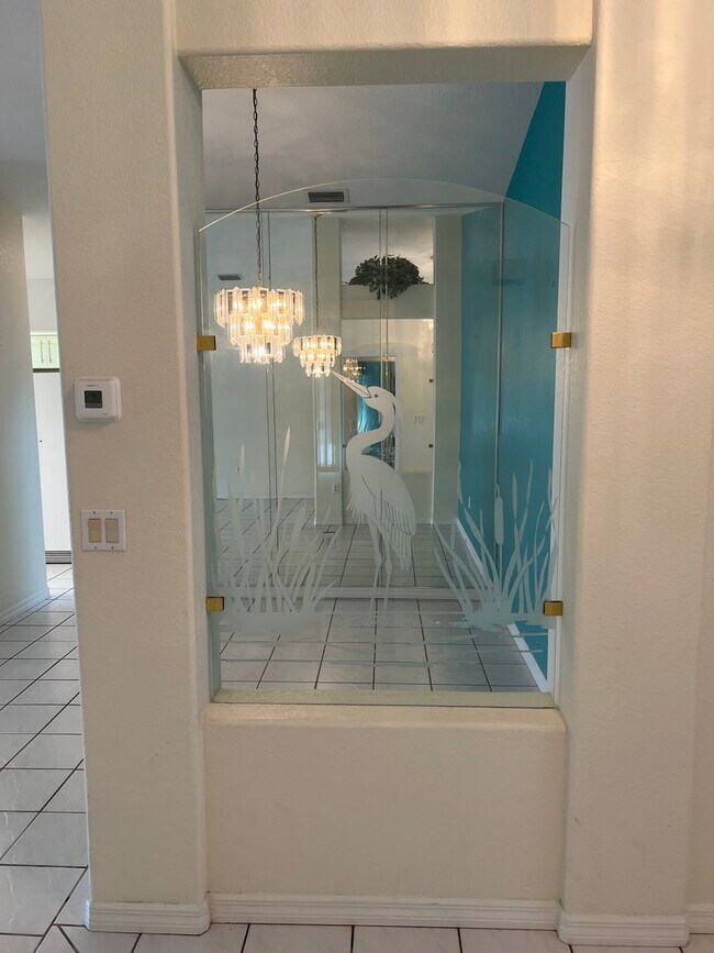 Building Photo - $2,095 ** AVAIL 9/1/25 ** LAKE SUZY ** 3 Bed / 2 Bath, Single Family Home with Lake View