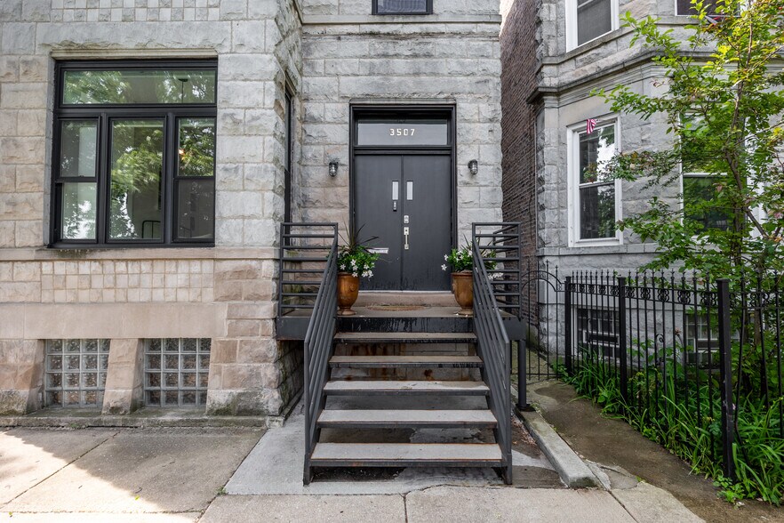 Building Photo - 3507 W Carroll Ave
