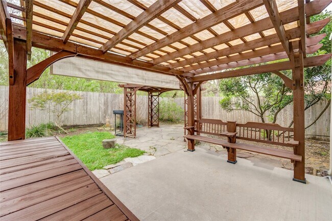 Building Photo - 16464 Beewood Glen Dr