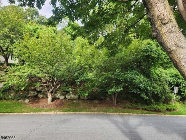Building Photo - 45 Bridle Way