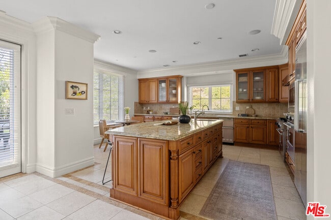 Building Photo - 3697 Benedict Canyon Ln