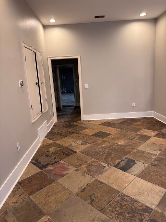 Building Photo - 620 Tennessee St