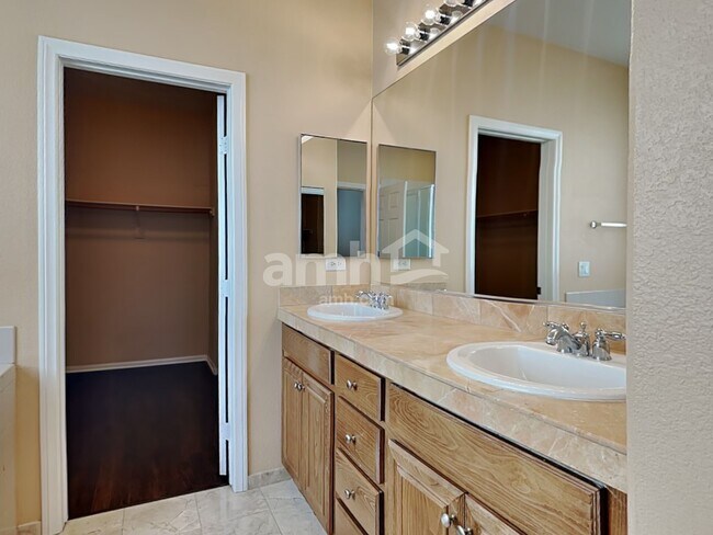 Building Photo - 2028 Silver Blaze Ct