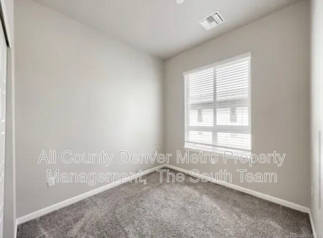 Building Photo - 6153 N Ceylon St