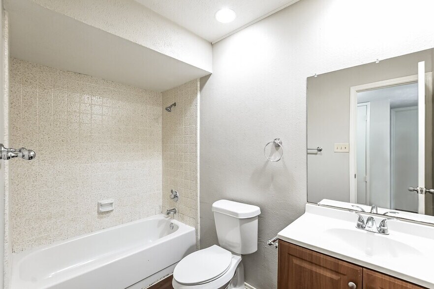Building Photo - 2719 Killdeer Ln