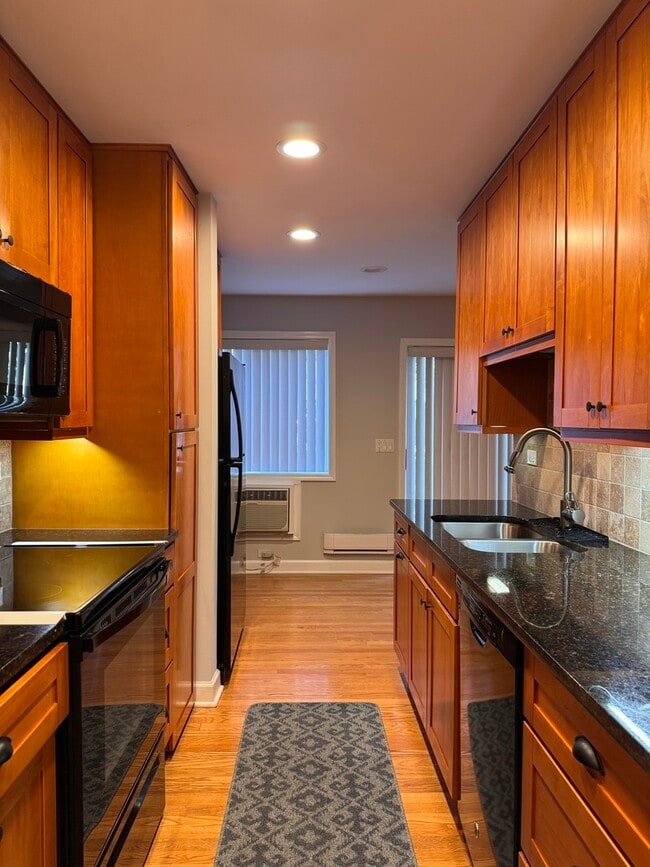 Building Photo - 717 Strom Dr