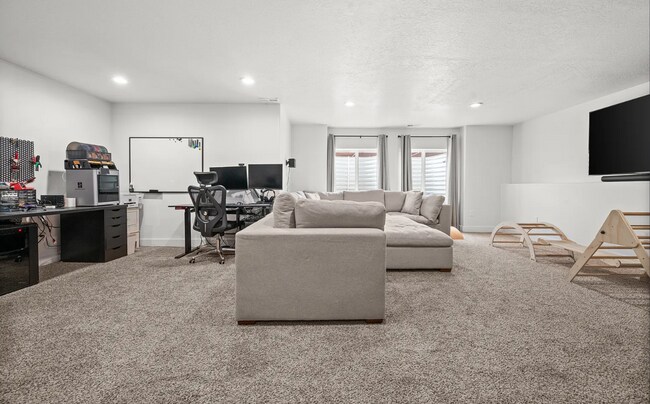 Building Photo - 3 Bedroom/2.5 Bathroom Townhouse in Lehi