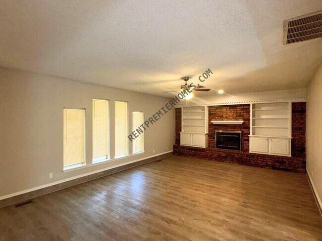 Building Photo - 11629 Kings Cir