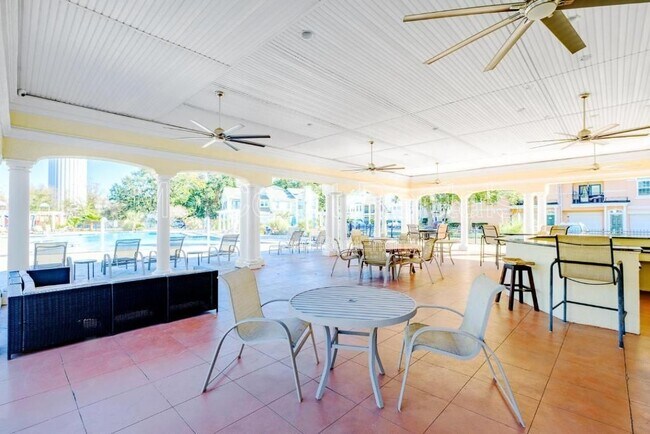 Building Photo - 2252 Beach Dr