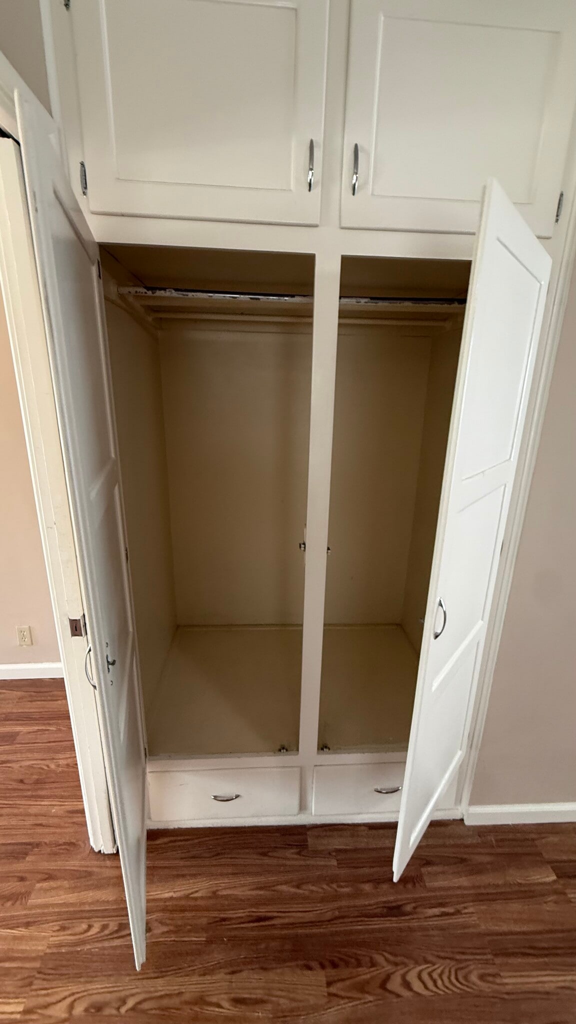 Built in closet - 2540 W Ramona Rd