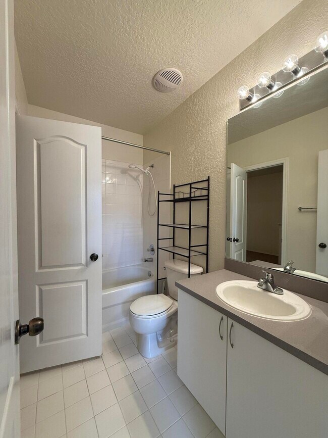 Building Photo - 1106 Belmont Pl