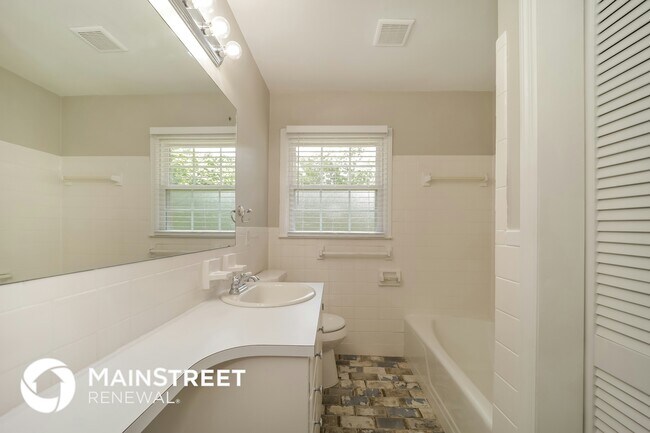 Building Photo - 402 Boxwood Dr
