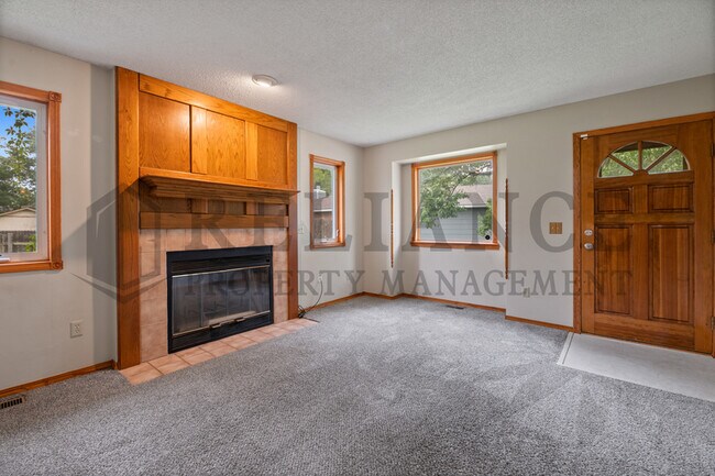 Building Photo - 2013 N Parkridge Ct