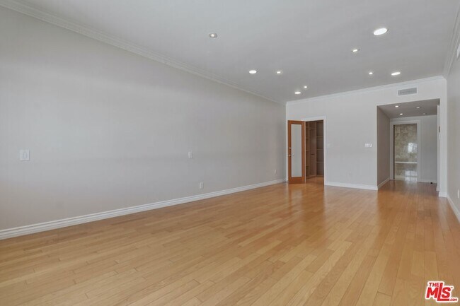 Building Photo - 4443 Ventura Canyon Ave