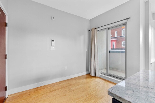 Building Photo - 900 N 16th St