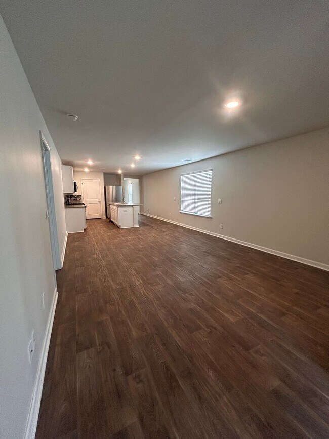 Building Photo - *Move in Special*  Spacious 3BR/2BA home in the Carnes area!