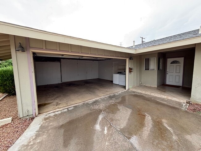 Building Photo - Beautiful single story 3BR/2BA home locate...