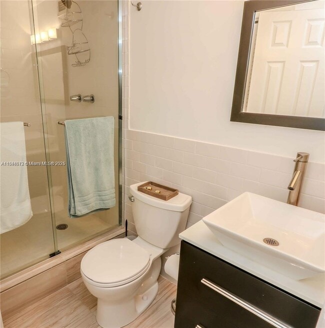 Building Photo - 999 Brickell Bay Dr