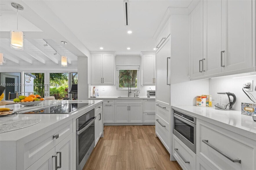 Building Photo - 90 NE 106th St