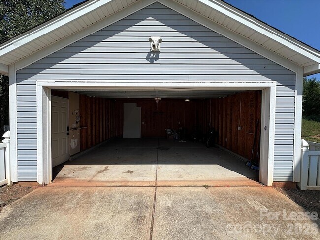 Building Photo - 732 Inwood Hill Dr