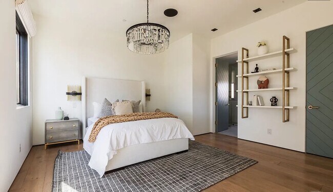 Building Photo - 13331 Mulholland Dr