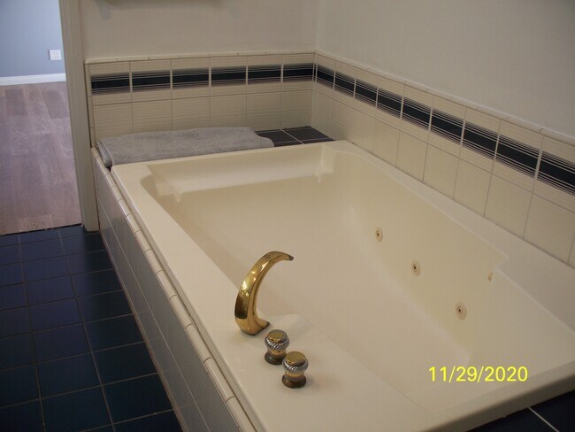 Building Photo - 7339 W 91st St