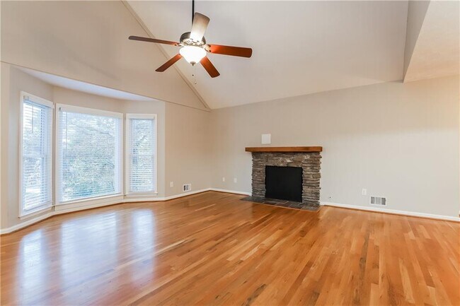 Building Photo - 2010 Golden Ridge Cir