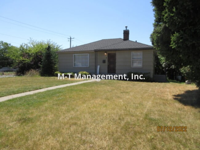 Primary Photo - 3 br/1 bath north side house + 2 car garage