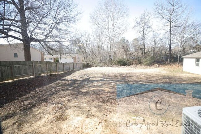Building Photo - Utilities included!! Internet included!! Spacious 2 bed /2 full bath apt - includes washer/dryer