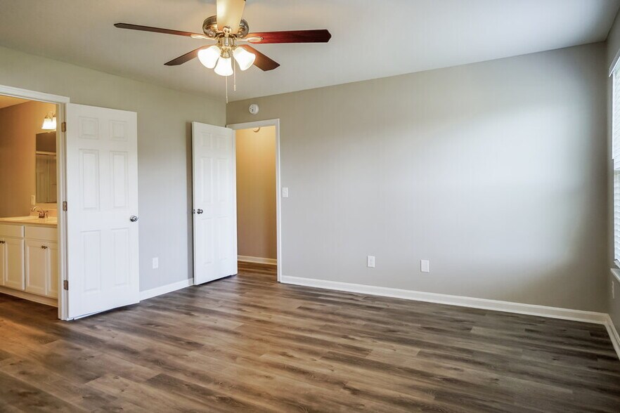 Building Photo - 7500 Willow Leaf Dr