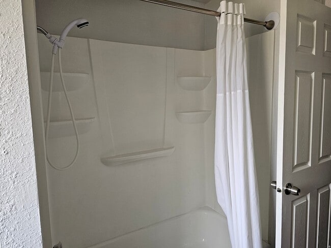 Building Photo - 215 N 400 W