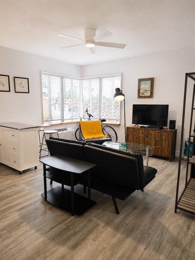 Building Photo - 3710 Collins Ave