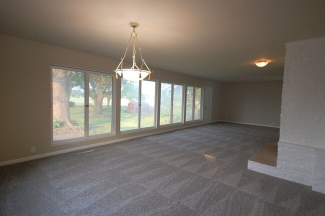 Building Photo - 3 Bedroom 2 Bathroom 2 Stall Attached Garage - Boone Iowa