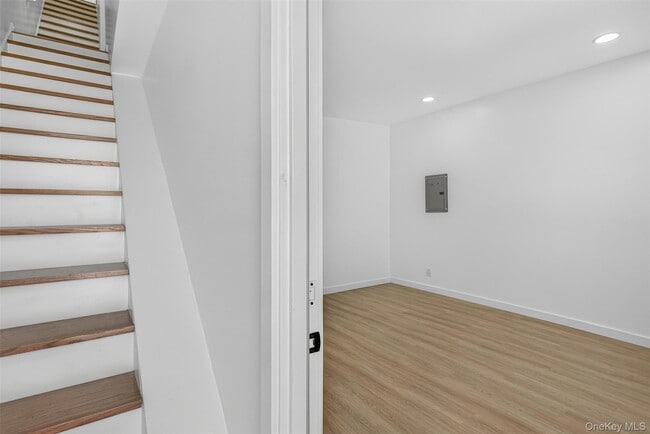 Building Photo - 165 W Main St