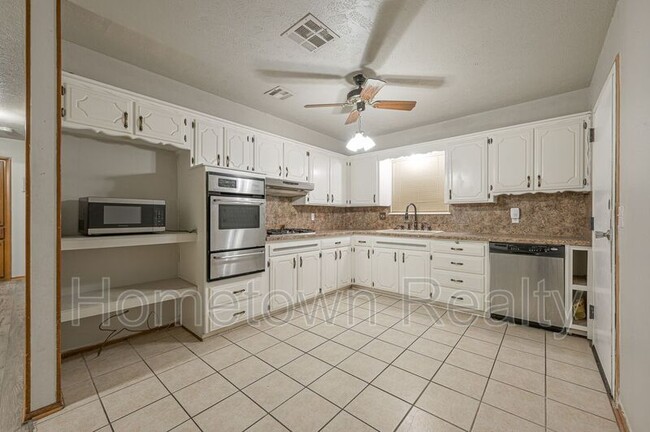 Building Photo - 1332 SW 63rd St