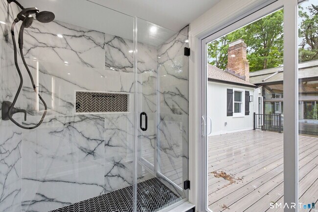 Building Photo - 1 Tulip Tree Ln