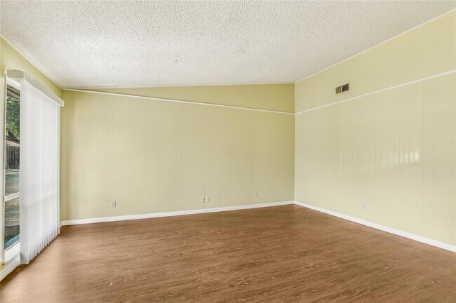 Building Photo - 612 W 51st St
