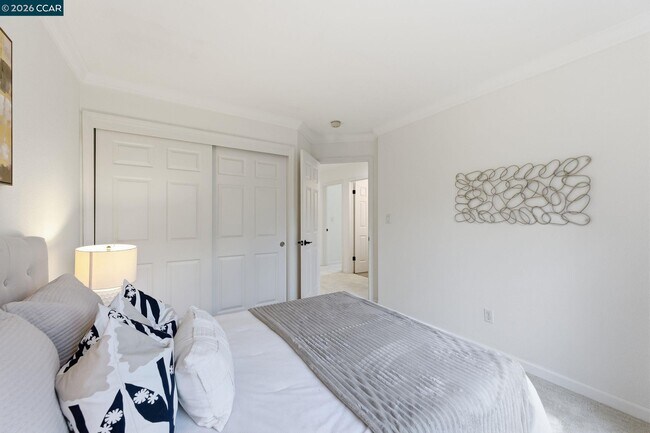 Building Photo - 601 Ambience Way