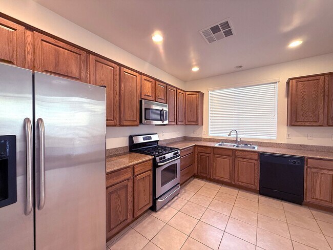 Building Photo - Beautiful 3 bedroom 2.5 bath Home in Provi...