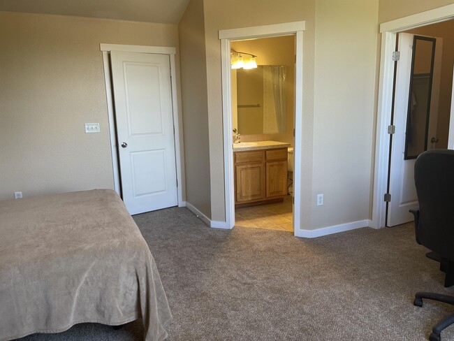 Building Photo - 2821 Rigden Pkwy