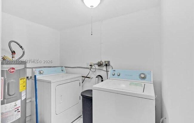 Building Photo - 6445 SW 22nd St