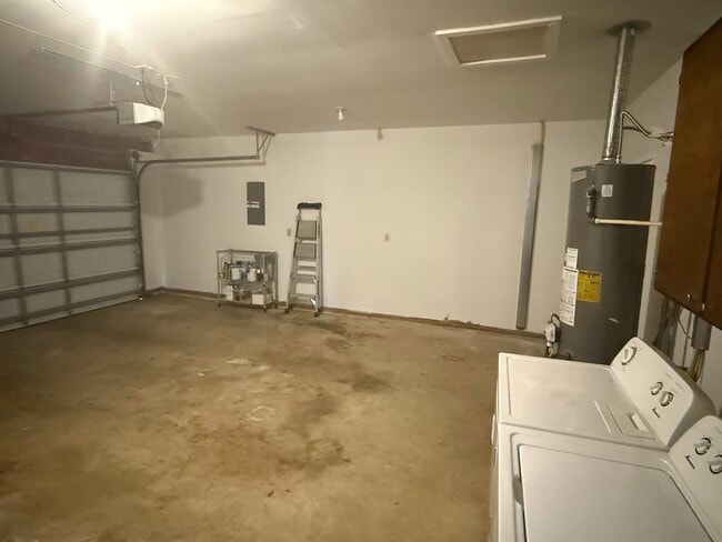 Building Photo - 2033 Doomar Dr